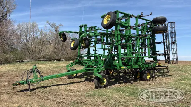 2012 John Deere 2210