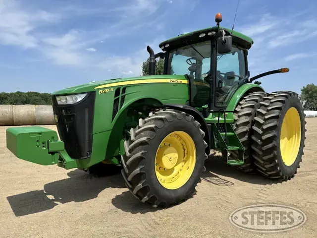 2014 John Deere 8235R