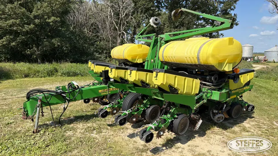 John Deere 1760 Conservation 12 or More Row Planter
