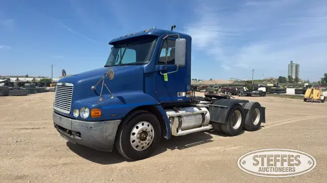 2004 Freightliner Century 112