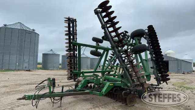 John Deere 637