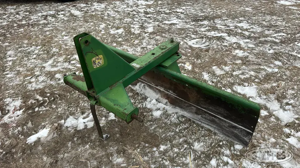 John Deere 65 Straight Blade