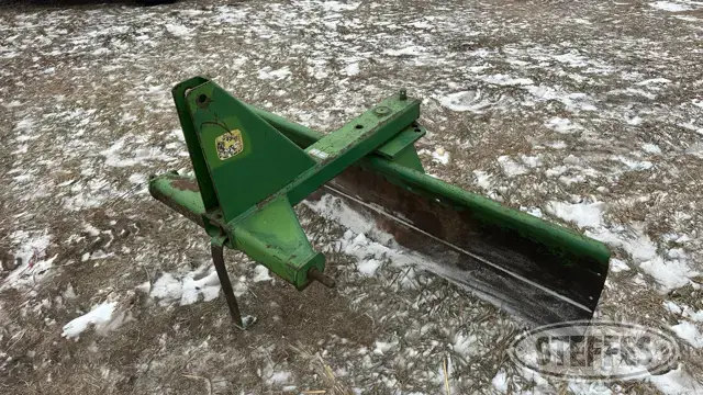 John Deere 65