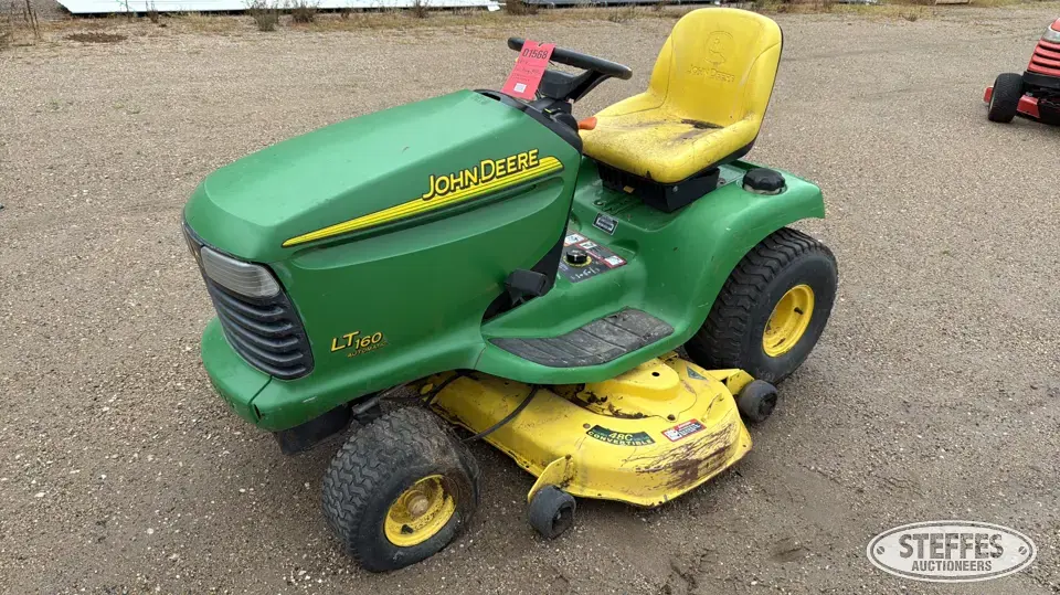 John Deere LT160 Lawn Tractor