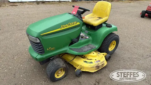 John Deere LT160