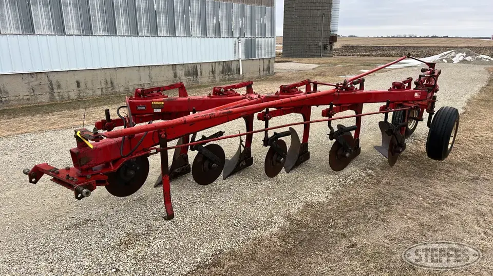 International 720 Plow