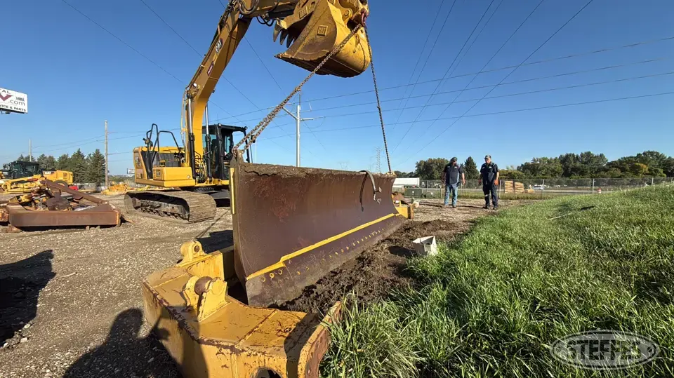 CAT D8T-A Dozer Attachment