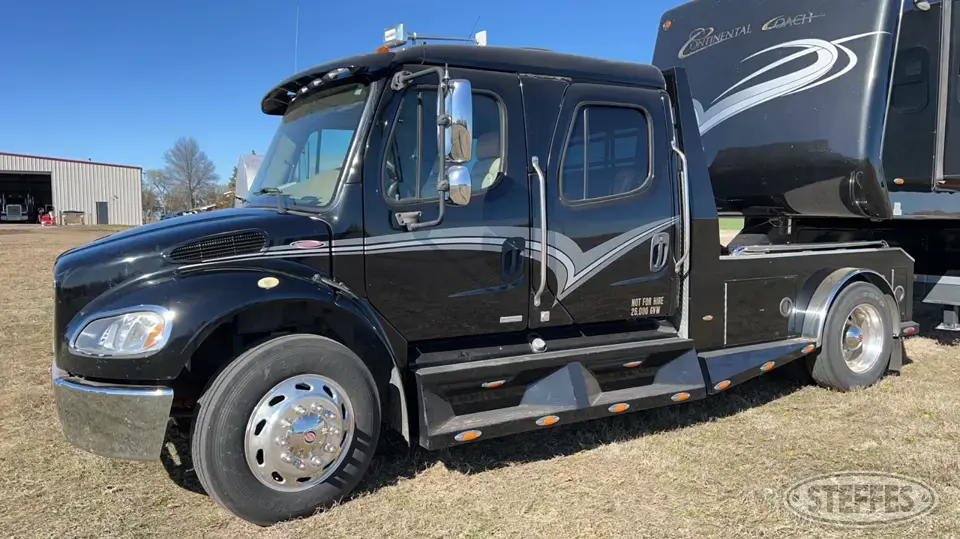 2006 Freightliner M2 Business Class Flatbed Truck