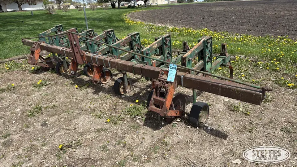 Glencoe row crop cultivator