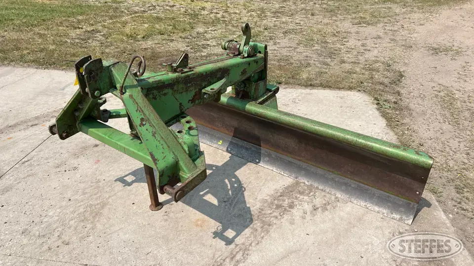 John Deere 115 Straight Blade