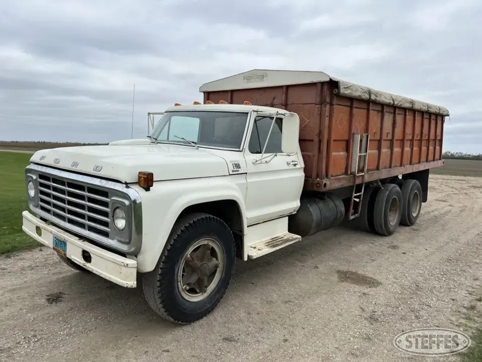 1974 Ford F750 Custom Tandem Boxed Truck