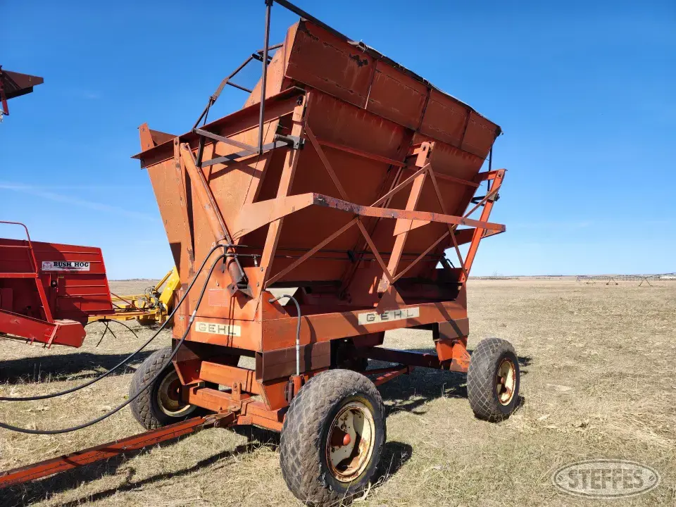 Gehl 9000HB Forage Wagon