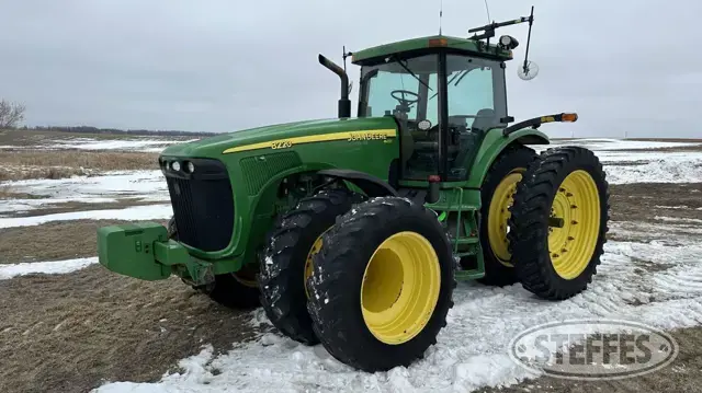 2002 John Deere 8220