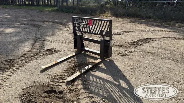 Virnig skid steer pallet forks