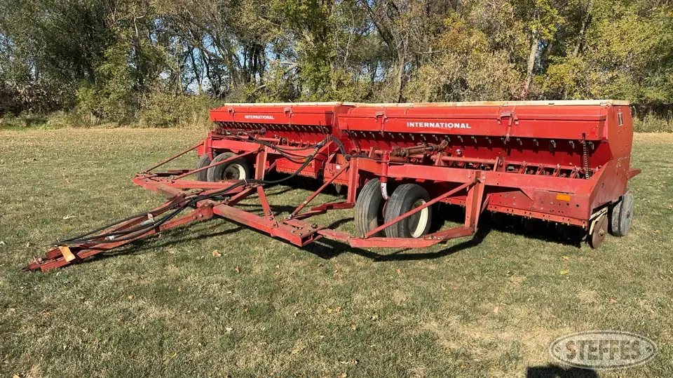 International 620 Press Drill