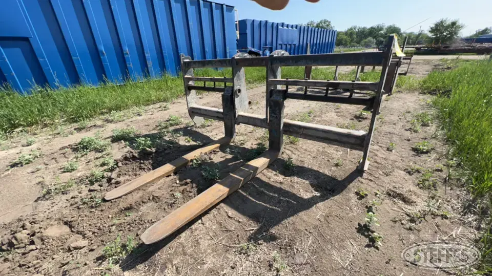 Miller WA320 Loader Attachment