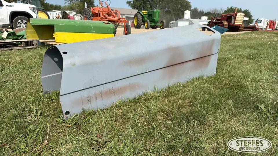John Deere 530 hood Tractor Part