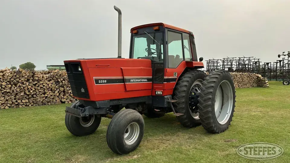 1984 International 5288 2WD Tractor