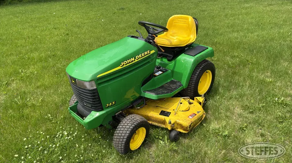 John Deere 345 Lawn Tractor