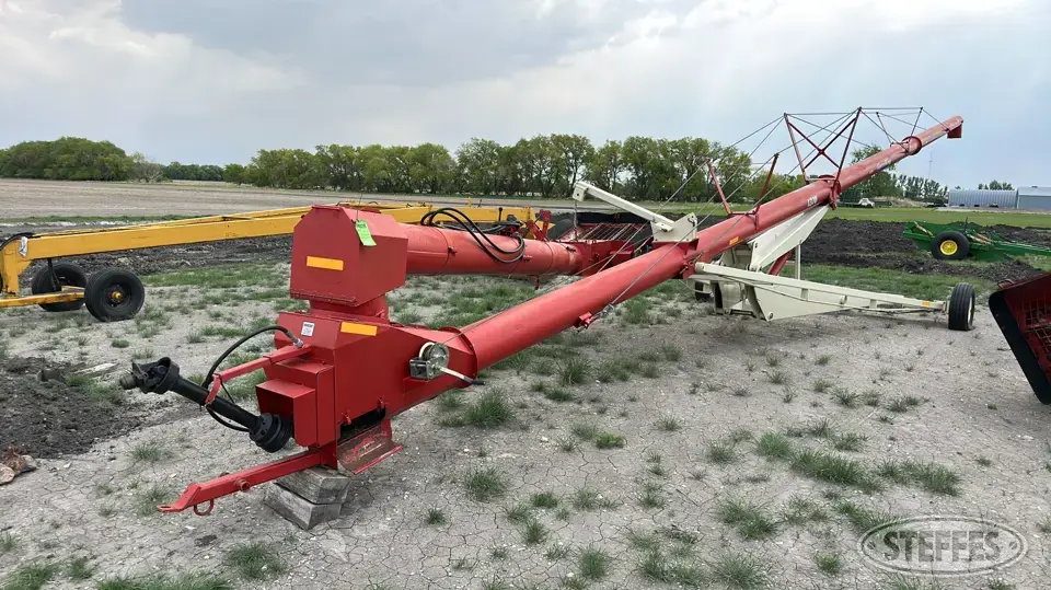 Farm King 1370 Swing Hopper Auger