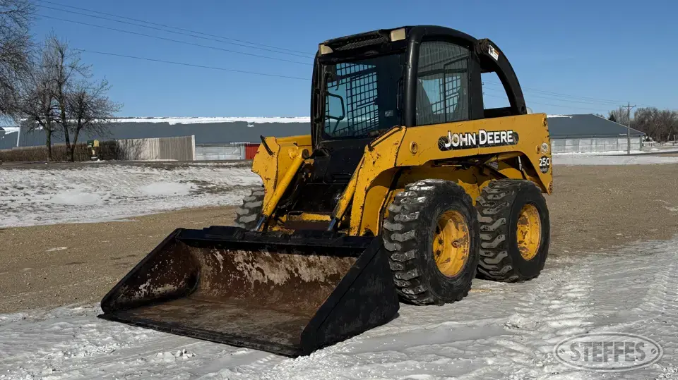 2003 John Deere 250 Wheeled Skid Steer