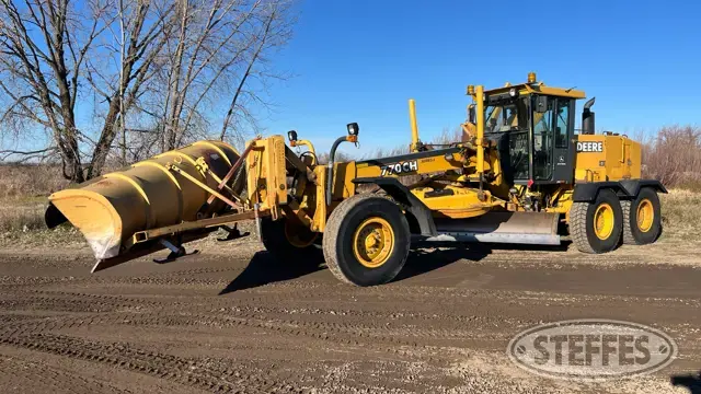 2002 Deere 770CH Series II