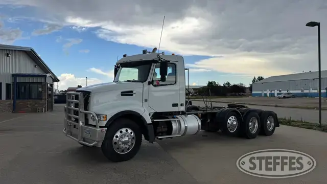 2015 Volvo VHD