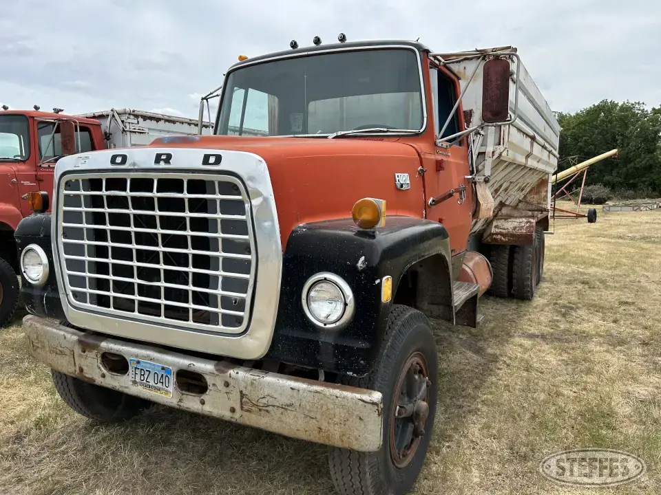 1973 Ford 880 Tandem Boxed Truck