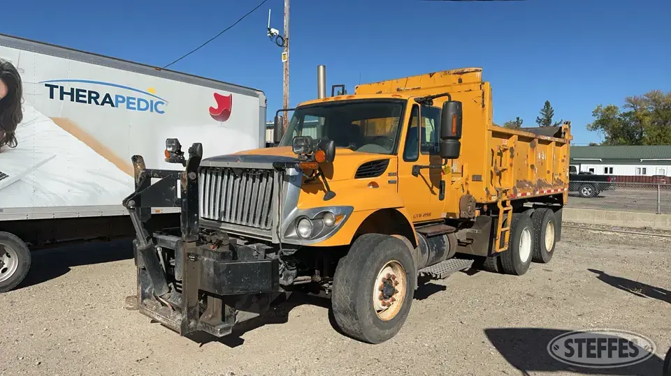 2008 International 7400 Plow-Spreader Truck