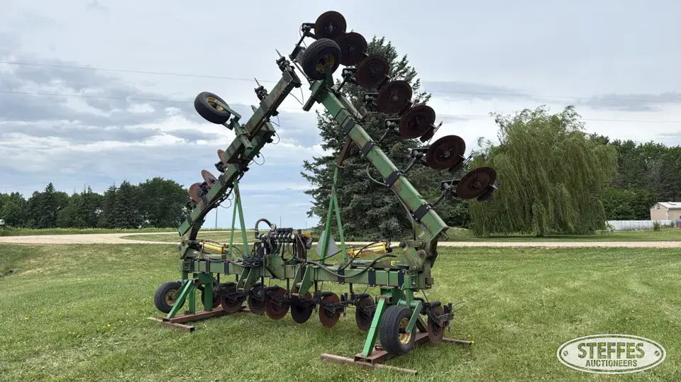 Shop-built liquid fertilizer side dresser Liquid Side Dresser