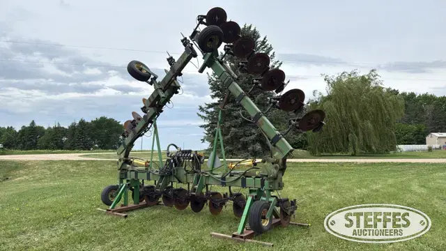 Shop-built liquid fertilizer side dresser