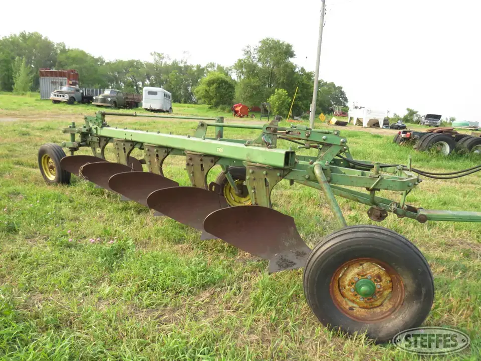 John Deere 3100 Plow