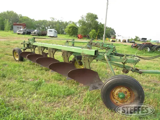 John Deere 3100