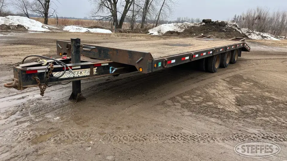 1998 Towmaster T30 Flatbed Trailer