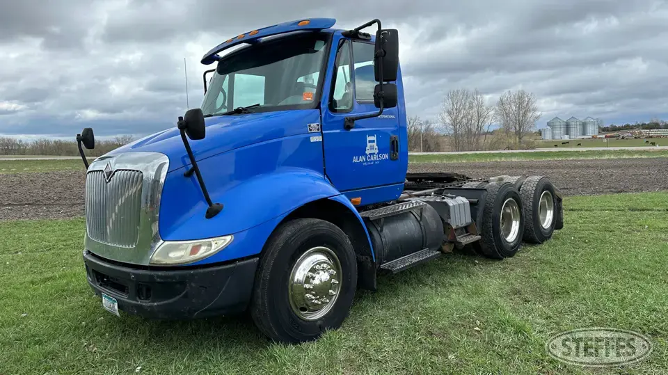 2005 International 8600 Conventional Truck without Sleeper