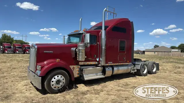 2022 Kenworth W900L