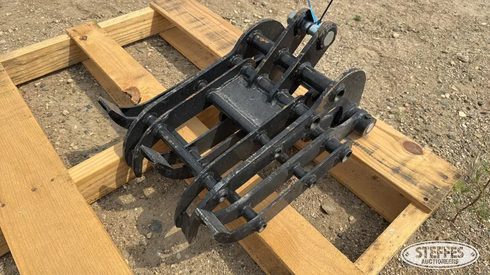 Mini excavator grapple attachment Excavator Attachment