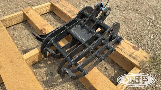 Mini excavator grapple attachment