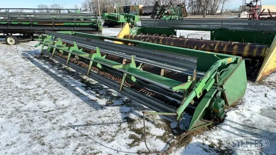 John Deere 924 Rigid Head