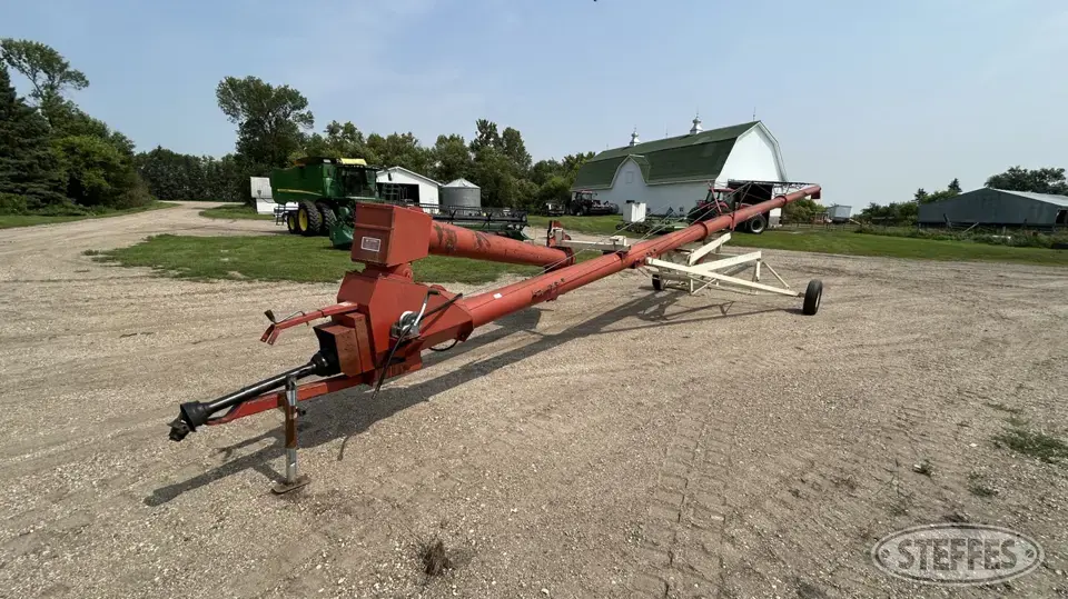 Farm King 1060 Swing Hopper Auger