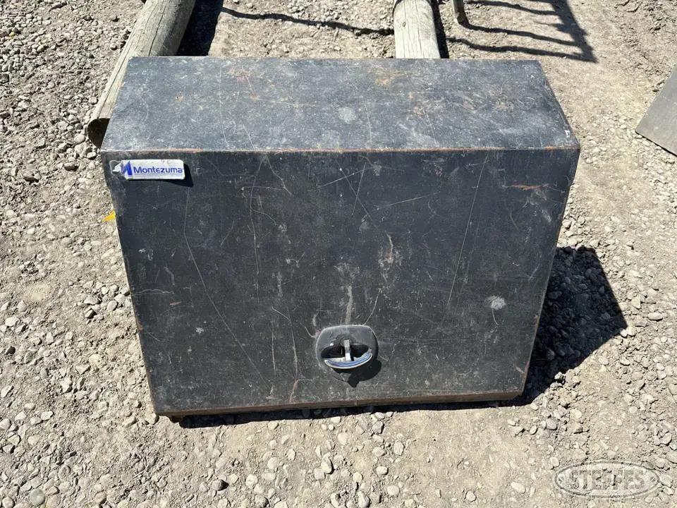 Montezuma Storage and Bench