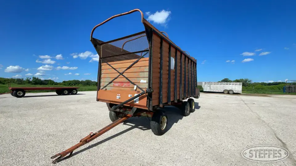 Meyer 4118 Forage Wagon