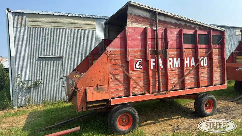 Farmhand F48-B Forage Wagon