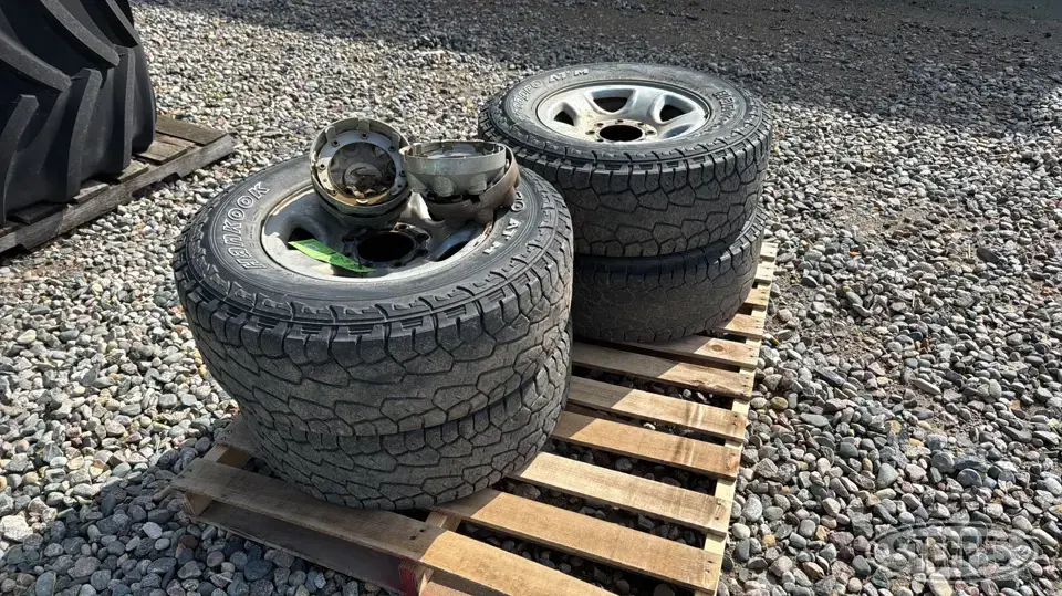 (4) Hankook LT285/70R17 tires Passenger-Light Truck Tire