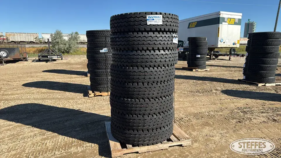 (8) Invovic FM557 11R22.5 tires Truck Tire