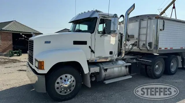 2000 Mack
