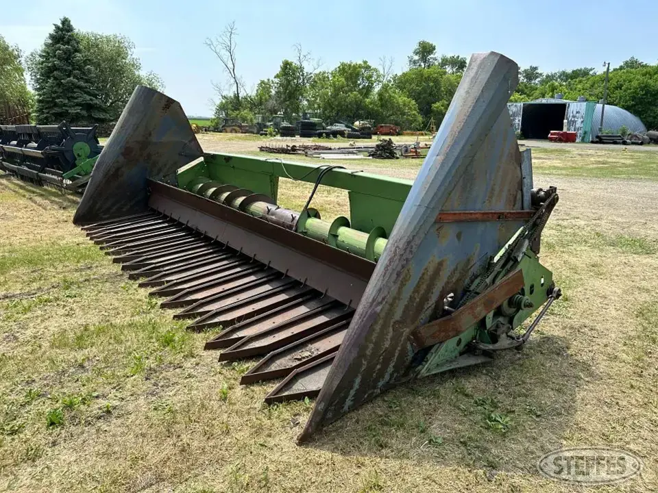 1980 John Deere 220 Rigid Head