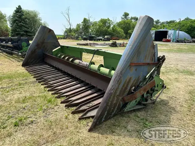 1980 John Deere 220