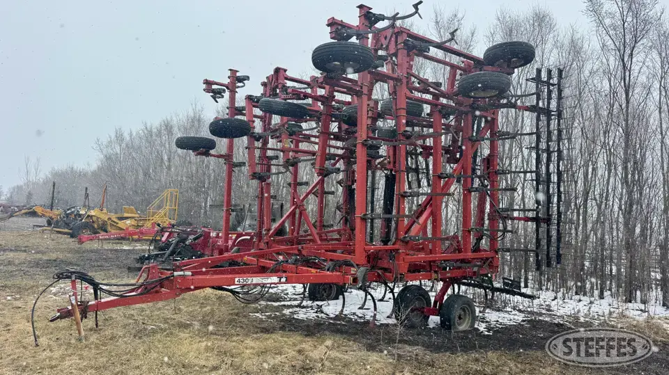 Case IH 4300 Field Cultivator