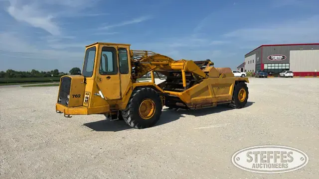 1984 Deere 762